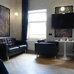 Apartament z Jacuzzi w Sercu Miasta