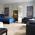 Apartament z Jacuzzi w Sercu Miasta