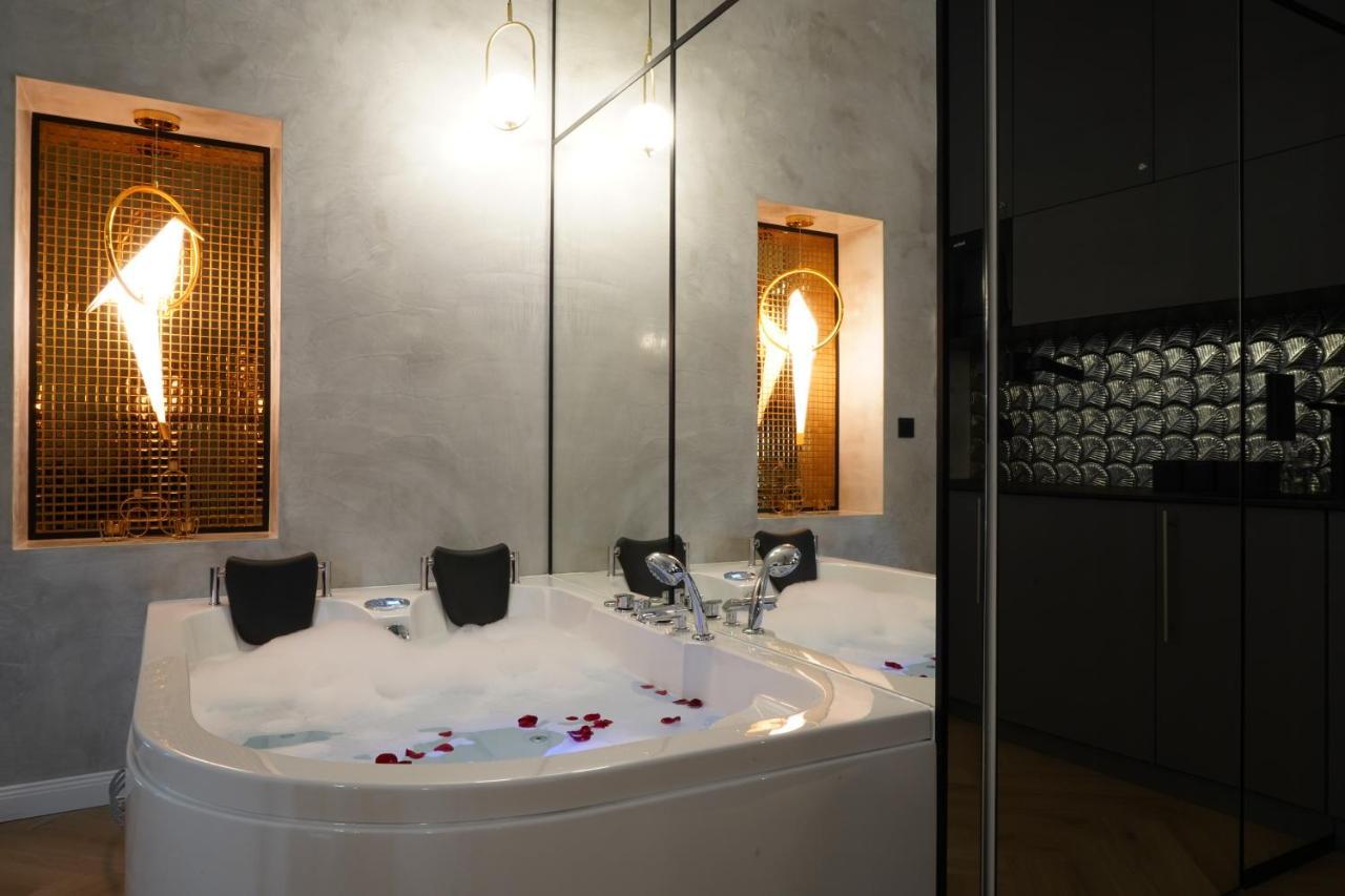 Apartament Z Jacuzzi W Sercu Miasta *